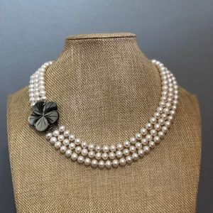 NWOT White Pearl Necklace with Mother of Pearl
